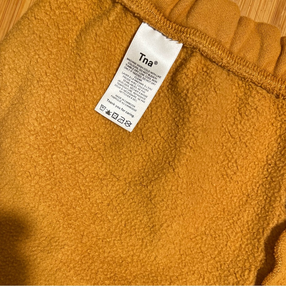 Aritzia TNA Cozy Fleece Perfect Fit Shorts Size M - Picture 9 of 14